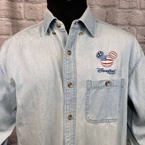 Disneyland Resort Denim Button Up Shirt Men's Medium Patriotic Stars Stripes